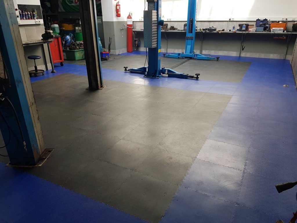 Floor in a service garage, Czech Republic