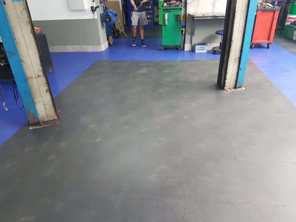 Floor in a service garage, Czech Republic
