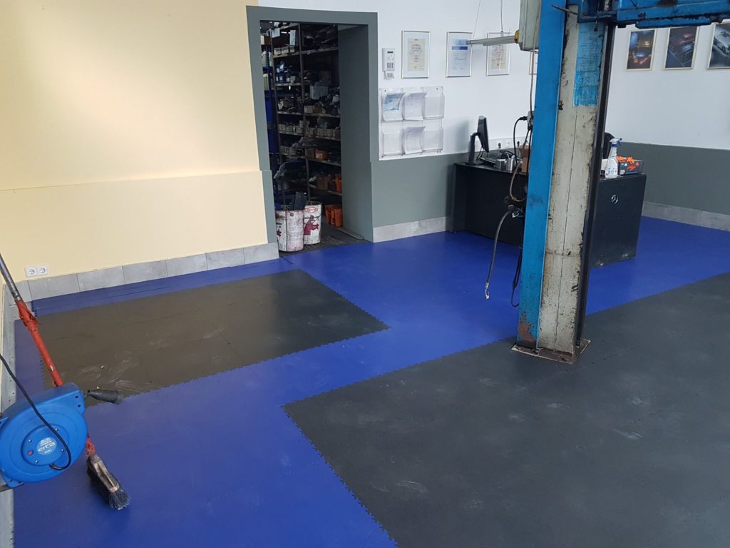 Floor in a service garage, Czech Republic