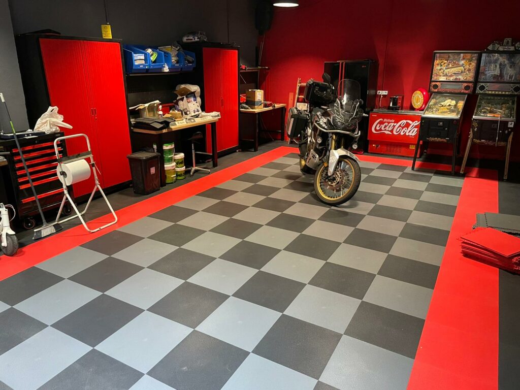 Garage and workshop in Spain